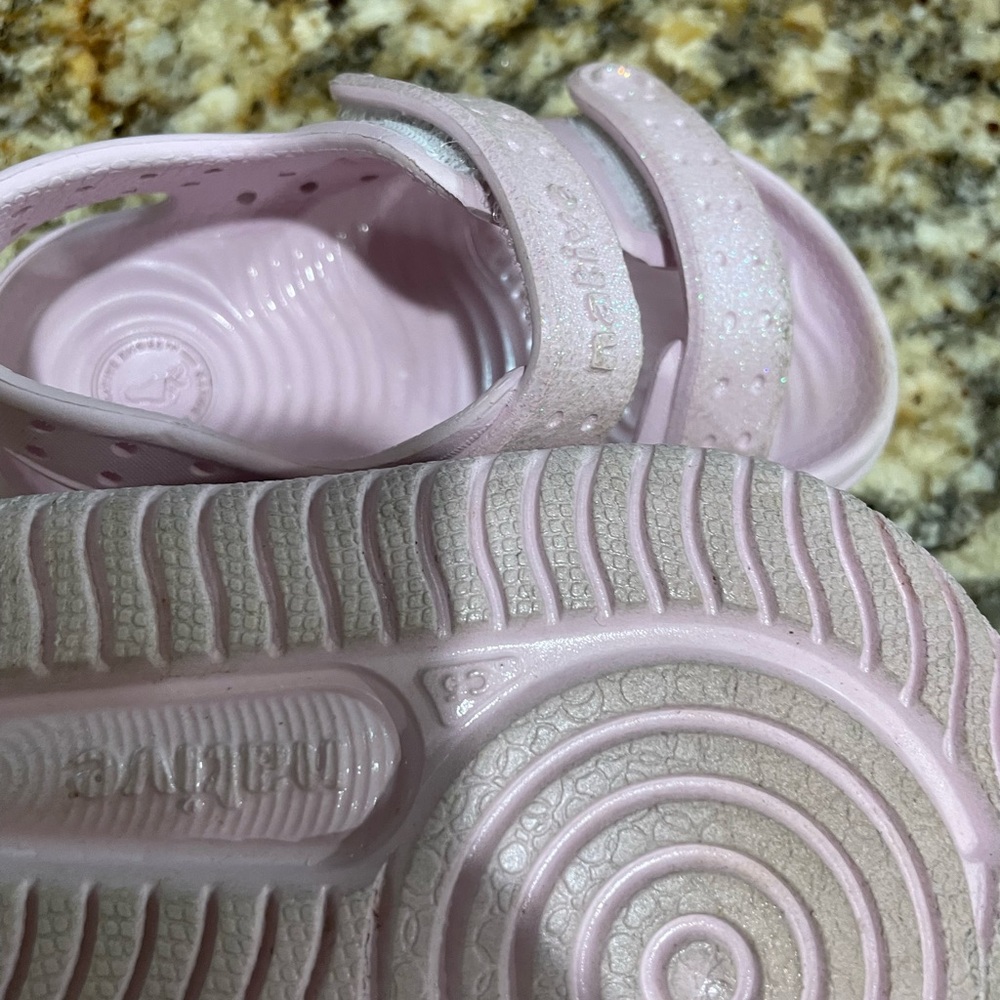 Native Pink Sandals with Textured Design - Picture 2 of 3